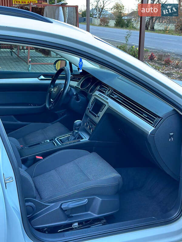 Універсал Volkswagen Passat 2015 в Харкові