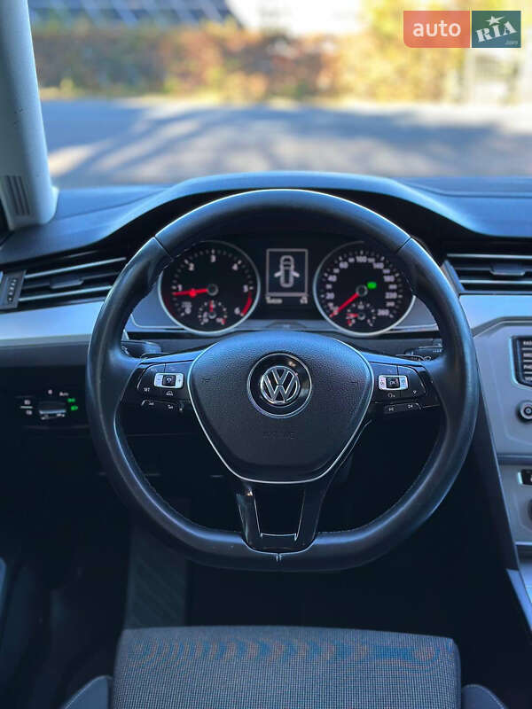 Універсал Volkswagen Passat 2015 в Харкові