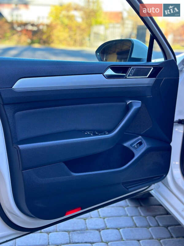 Універсал Volkswagen Passat 2015 в Харкові