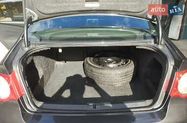 Седан Volkswagen Passat 2005 в 