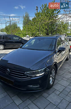 Універсал Volkswagen Passat 2021 в Львові