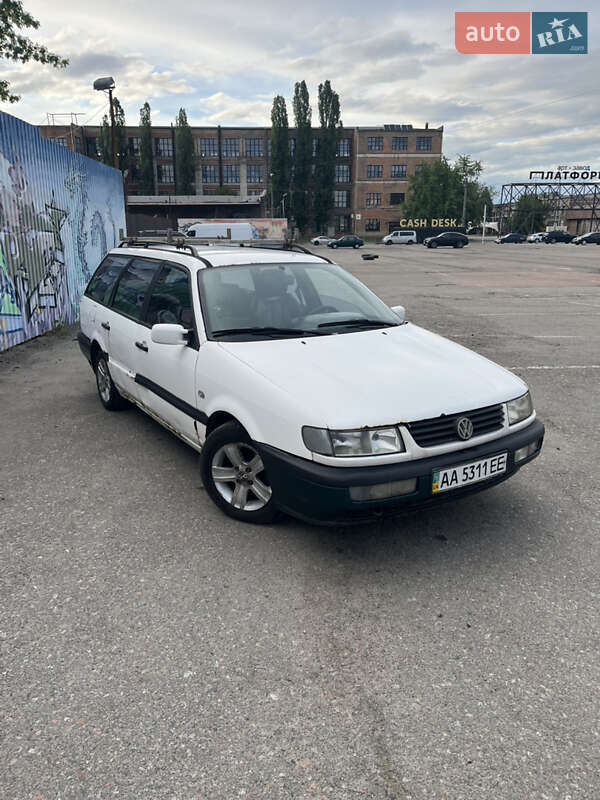Універсал Volkswagen Passat 1996 в 
