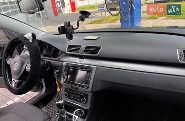 Універсал Volkswagen Passat 2011 в 