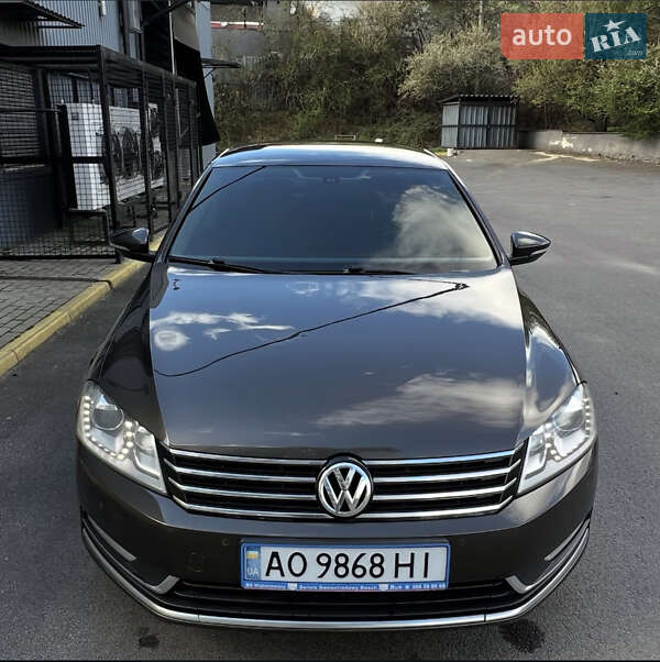 Седан Volkswagen Passat 2013 в Ужгороді