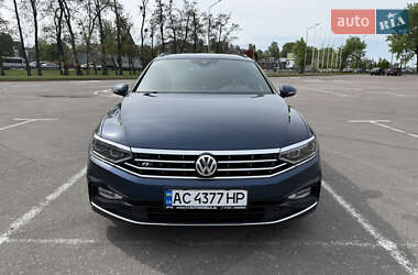 Универсал Volkswagen Passat 2020 в Киеве