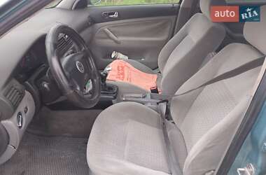Універсал Volkswagen Passat 1998 в 