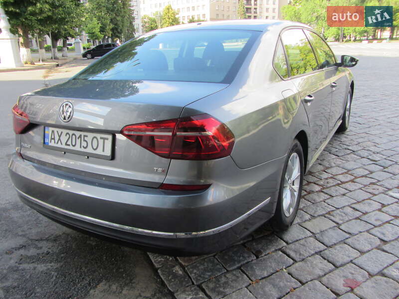 Седан Volkswagen Passat 2017 в Харкові