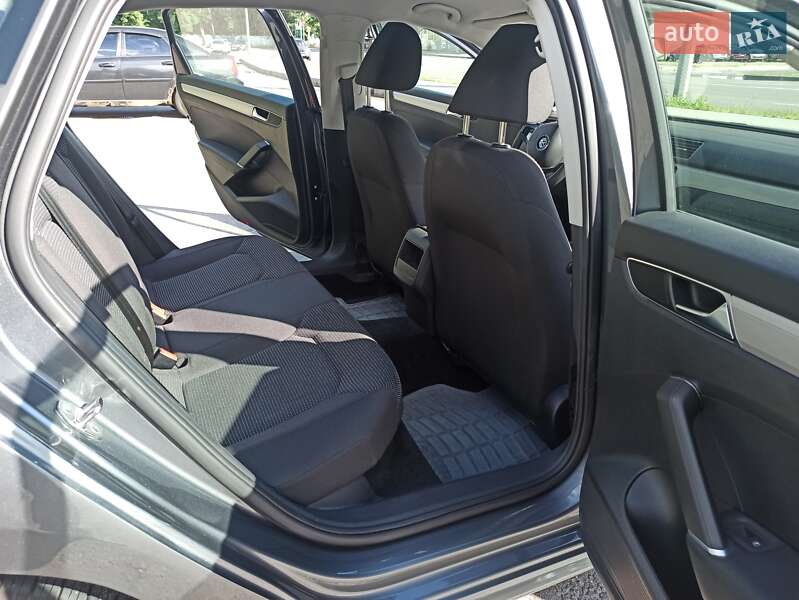 Седан Volkswagen Passat 2017 в Харкові