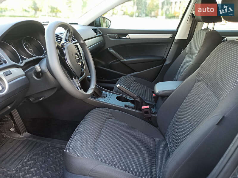Седан Volkswagen Passat 2017 в Харкові
