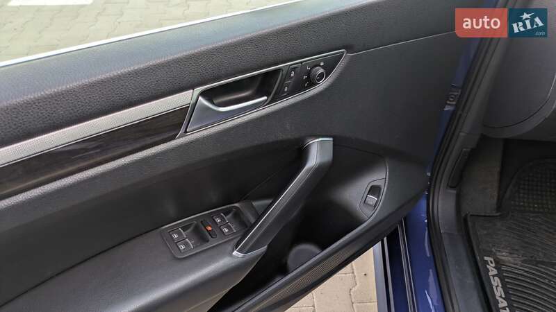 Седан Volkswagen Passat 2016 в Луцке