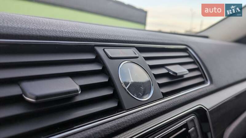 Седан Volkswagen Passat 2016 в Луцке