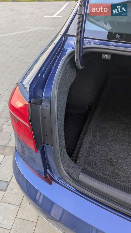 Седан Volkswagen Passat 2016 в Луцке