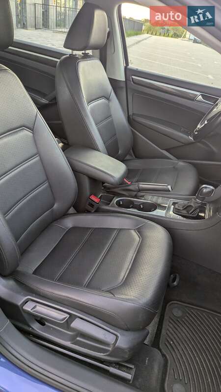 Седан Volkswagen Passat 2016 в Луцке