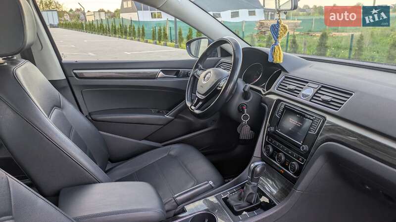Седан Volkswagen Passat 2016 в Луцке