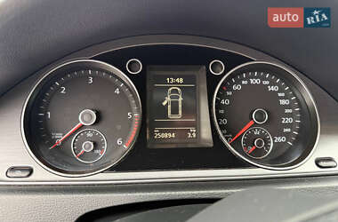 Універсал Volkswagen Passat 2012 в 