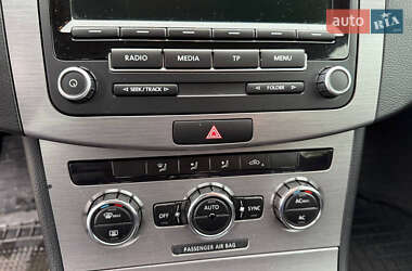 Універсал Volkswagen Passat 2012 в 