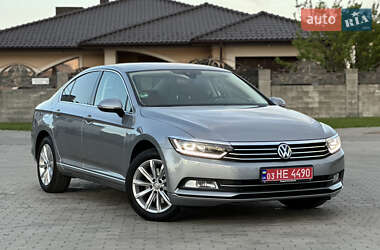 Седан Volkswagen Passat 2019 в Ровно