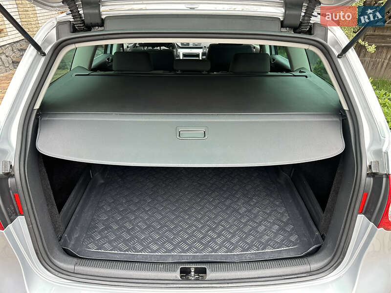 Універсал Volkswagen Passat 2010 в Вінниці