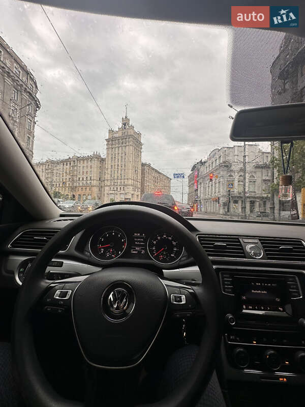 Седан Volkswagen Passat 2016 в Харкові