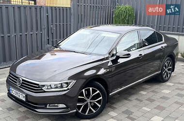 Седан Volkswagen Passat 2017 в Львове