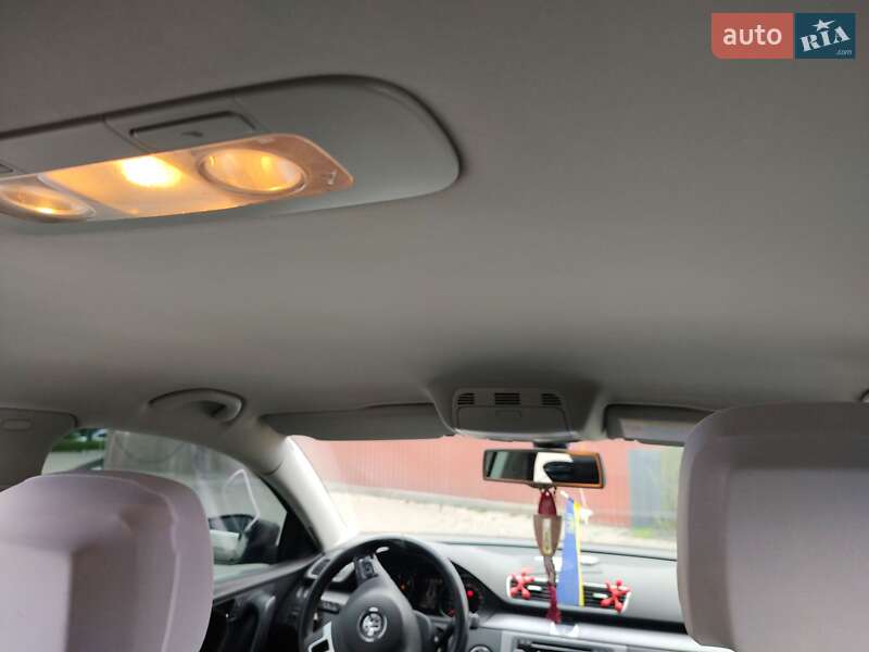 Универсал Volkswagen Passat 2011 в Ровно