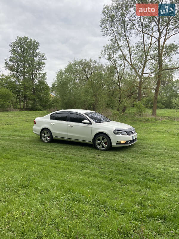 Седан Volkswagen Passat 2011 в Тернополі