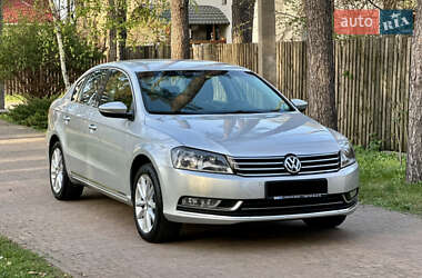Седан Volkswagen Passat 2012 в Коростене
