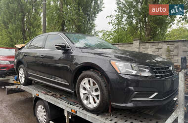 Седан Volkswagen Passat 2017 в Ровно