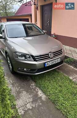 Седан Volkswagen Passat 2013 в Тячеві