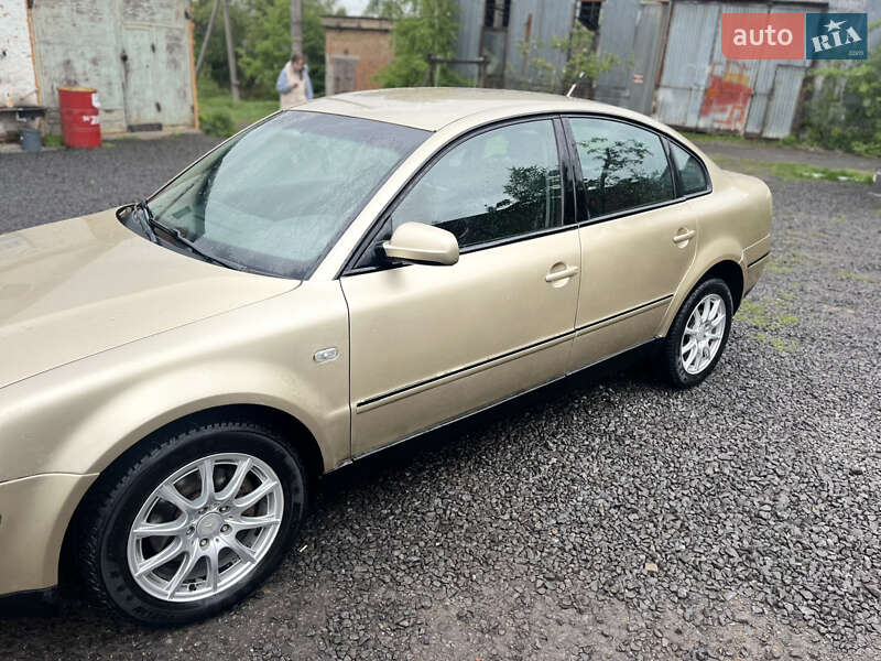 Седан Volkswagen Passat 2001 в Літині