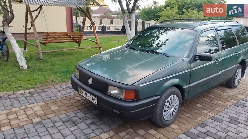 Универсал Volkswagen Passat 1991 в Березному