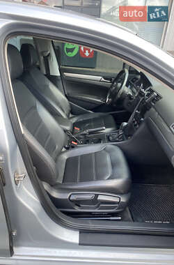 Седан Volkswagen Passat 2015 в 
