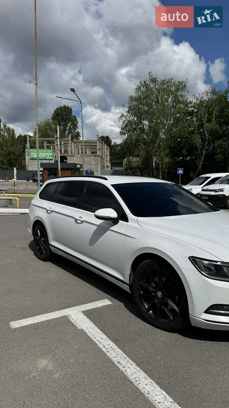Универсал Volkswagen Passat 2016 в Киеве