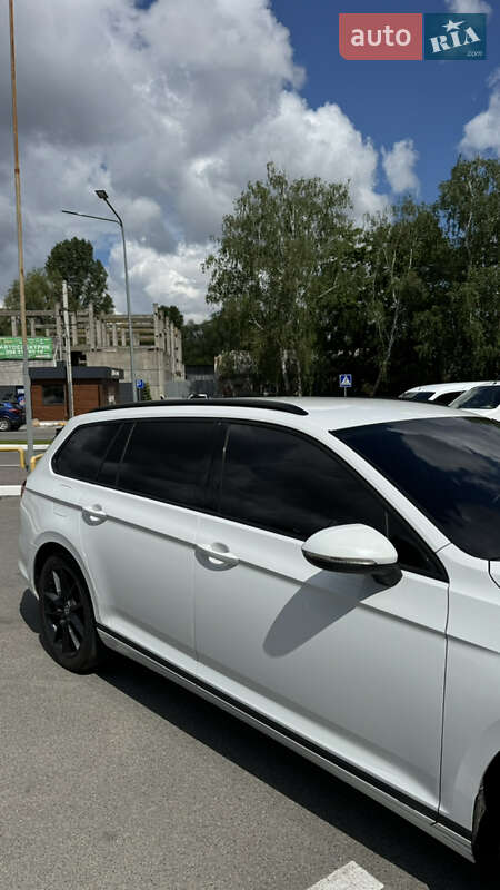 Универсал Volkswagen Passat 2016 в Киеве