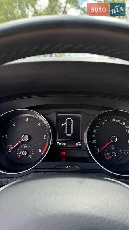 Универсал Volkswagen Passat 2016 в Киеве