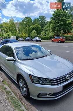 Седан Volkswagen Passat 2017 в Киеве