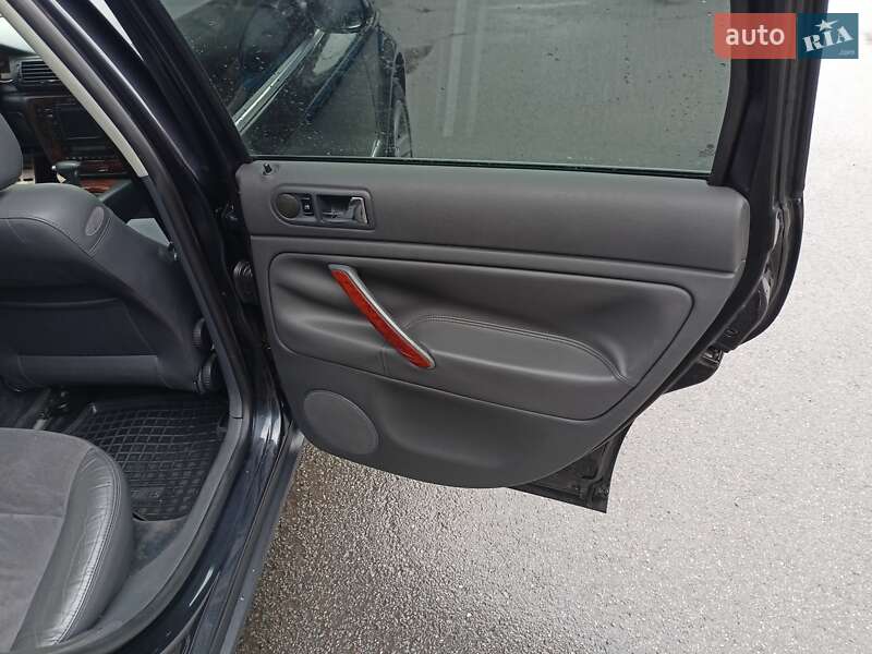 Седан Volkswagen Passat 2004 в Харькове