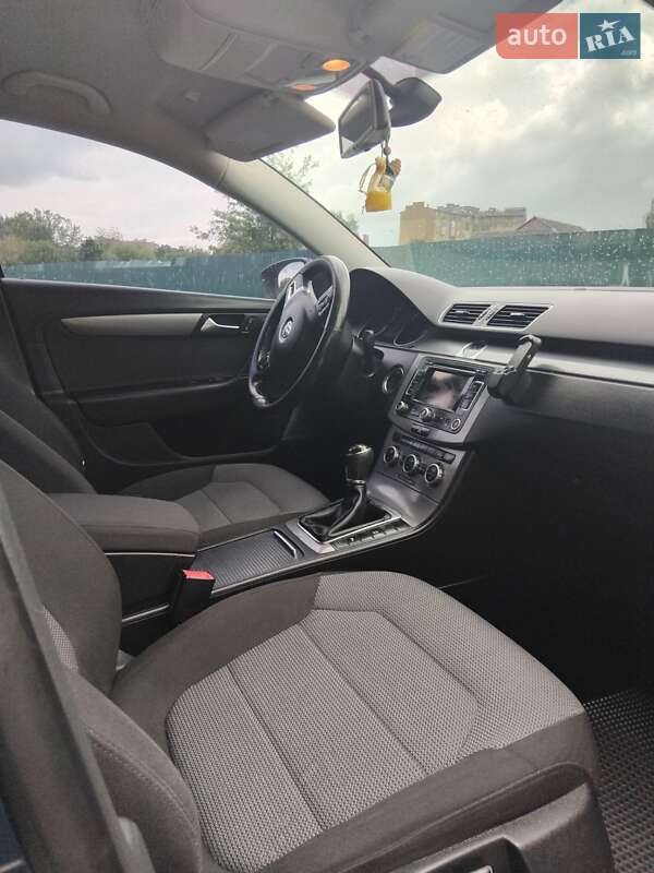 Универсал Volkswagen Passat 2013 в Ивано-Франковске