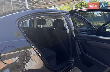 Седан Volkswagen Passat 2011 в 