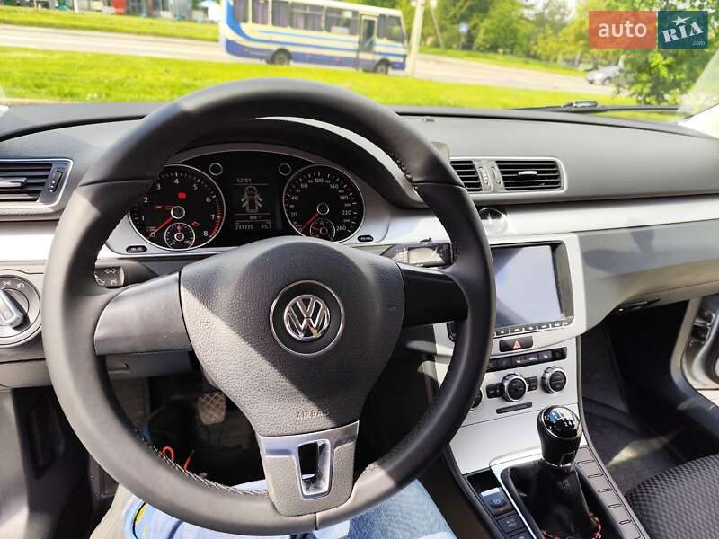 Универсал Volkswagen Passat 2012 в Львове