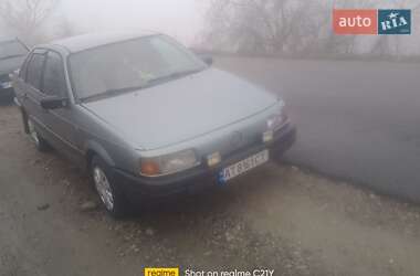 Седан Volkswagen Passat 1989 в Бурштині