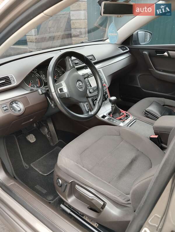 Универсал Volkswagen Passat 2011 в Сарнах