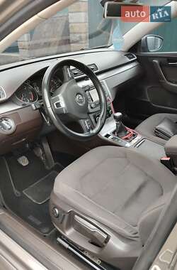 Універсал Volkswagen Passat 2011 в 
