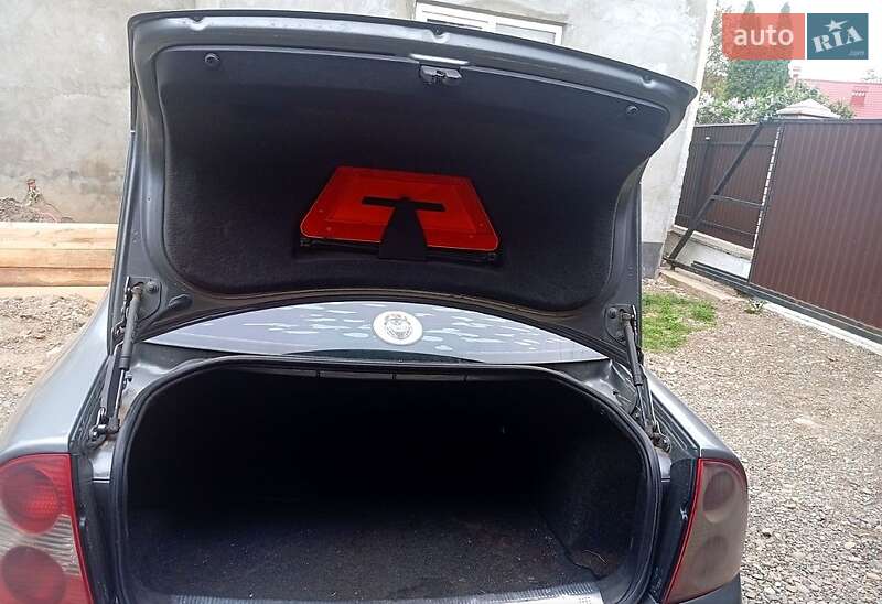 Седан Volkswagen Passat 2002 в Кіцмані