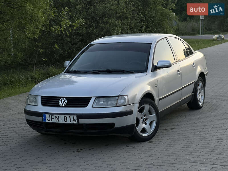 Седан Volkswagen Passat 1999 в 