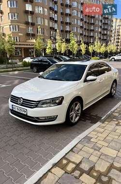 Седан Volkswagen Passat 2012 в Киеве