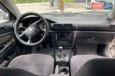 Седан Volkswagen Passat 2001 в 