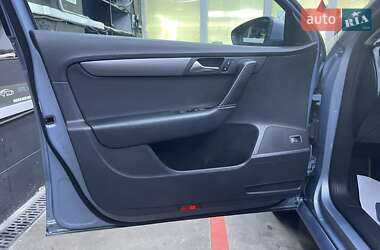 Седан Volkswagen Passat 2011 в 