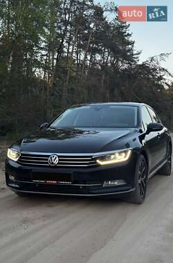 Седан Volkswagen Passat 2018 в Києві