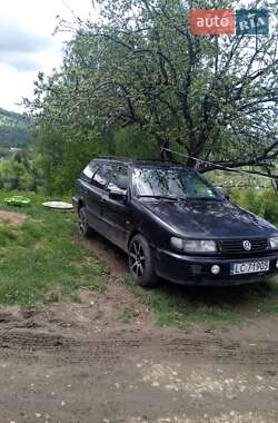 Універсал Volkswagen Passat 1994 в Коломиї